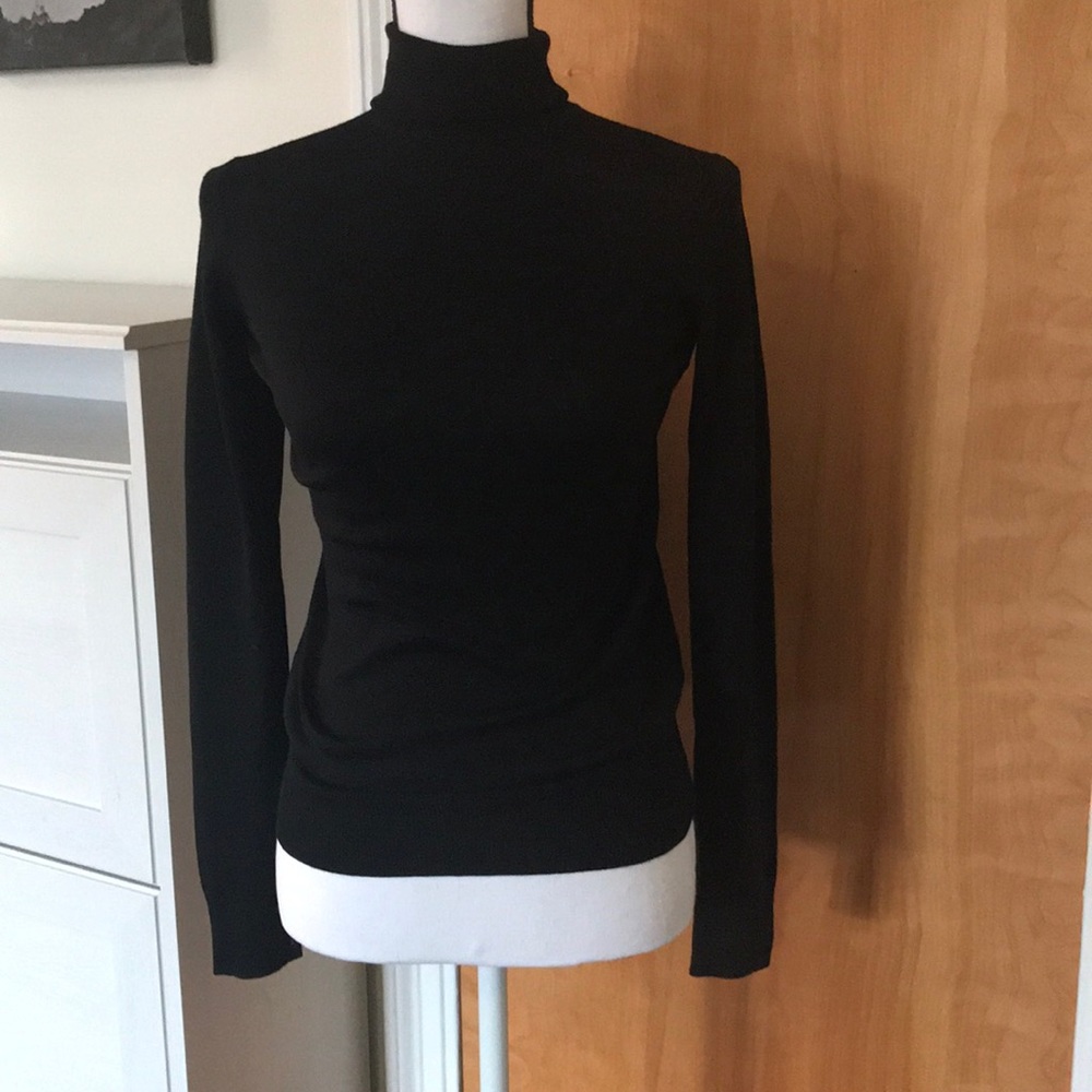 Uniqlo black wool turtleneck
